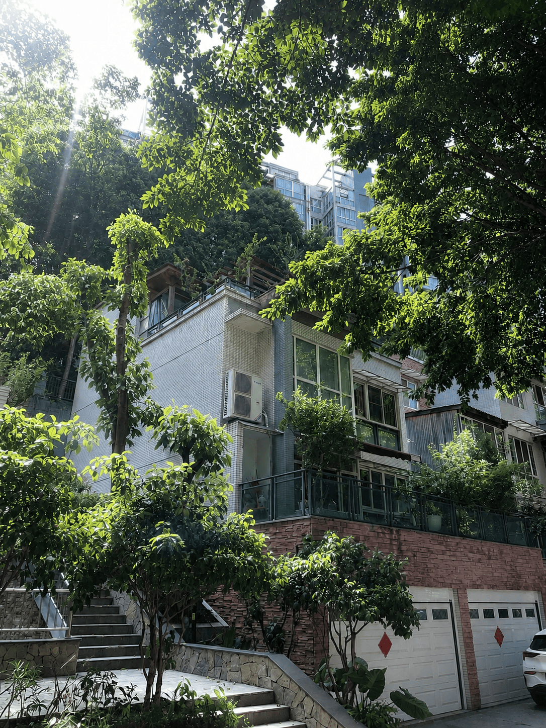 南宁岛居岁月从容升级：小小岛老别墅加装蒂升悦行款电梯